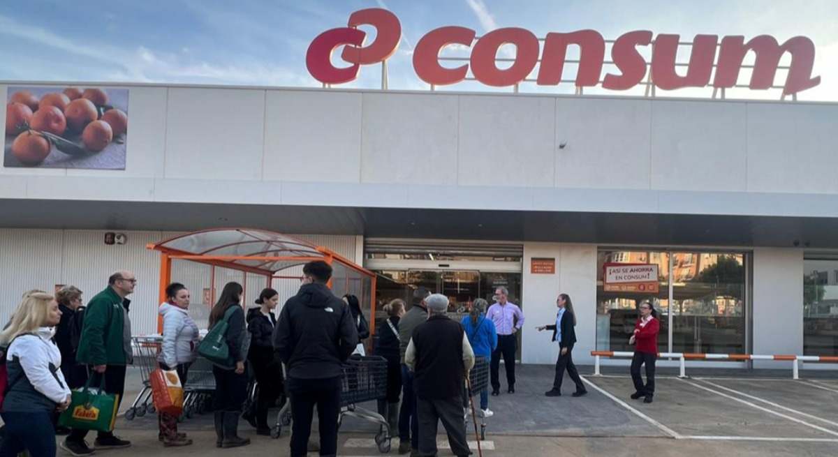 Una tienda reabierta de Consum en Paiporta.