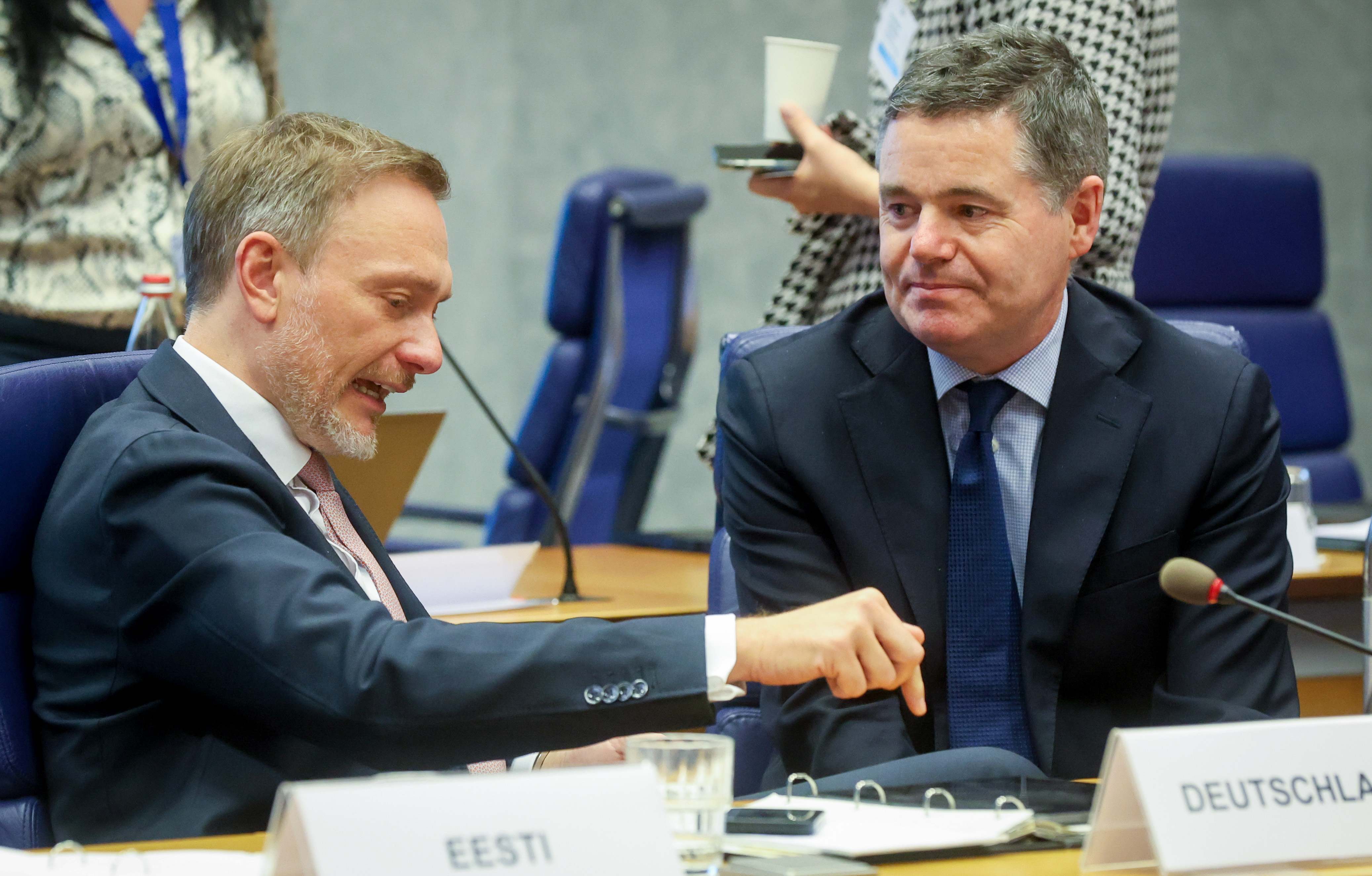El ministro de Finanzas alemán, Christian Lindner y el presidente del Eurogrupo, Paschal Donohoe.